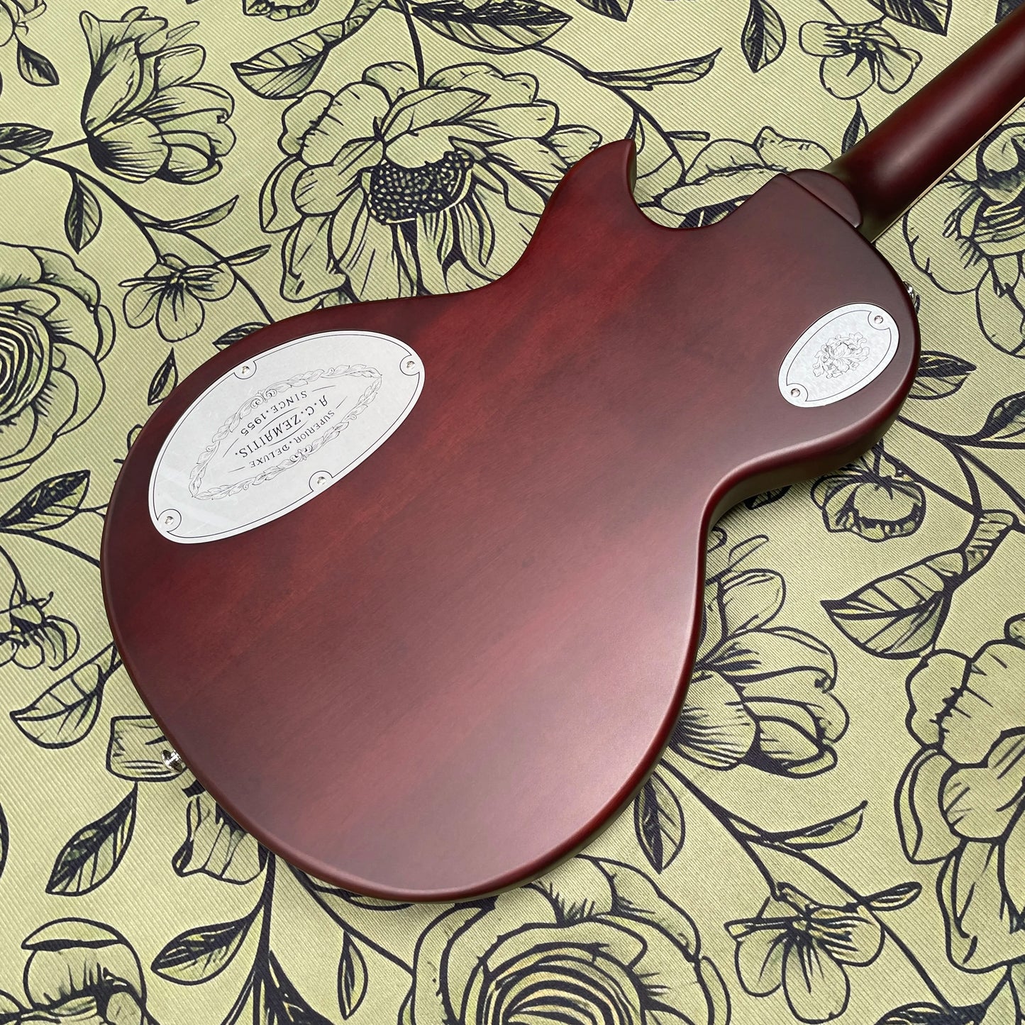 Vintage electric guitar with hand-etched aluminum panel guitars, the ultimate look for rock enthusiasts guitarra