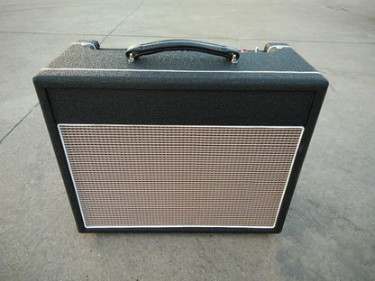 15W Black Tube Electric Guitar Amp - Professional Valve Amplifier for Stage Performance & Home Practice